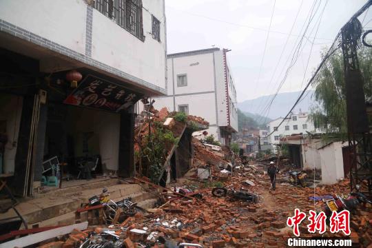 �D��4���峿�����С�������z