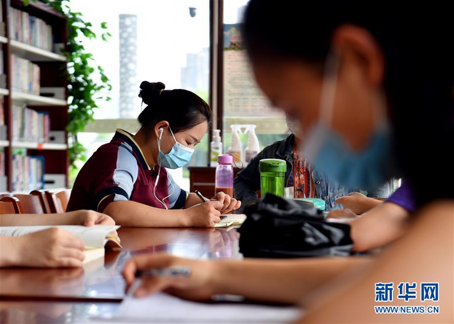 �������҂���С������D�Ļ��ӣ���3��15��犡�Ȧ������������